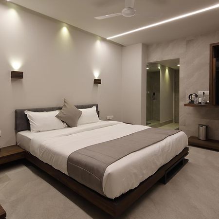 Hotel Carrefour Ahmedabad Exterior photo