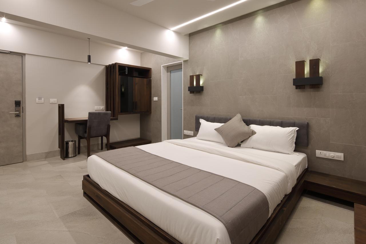 Hotel Carrefour Ahmedabad Exterior photo