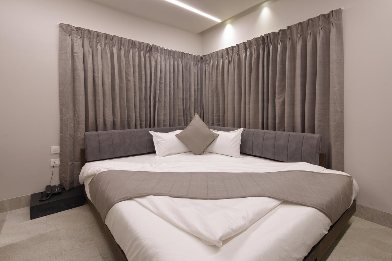 Hotel Carrefour Ahmedabad Exterior photo