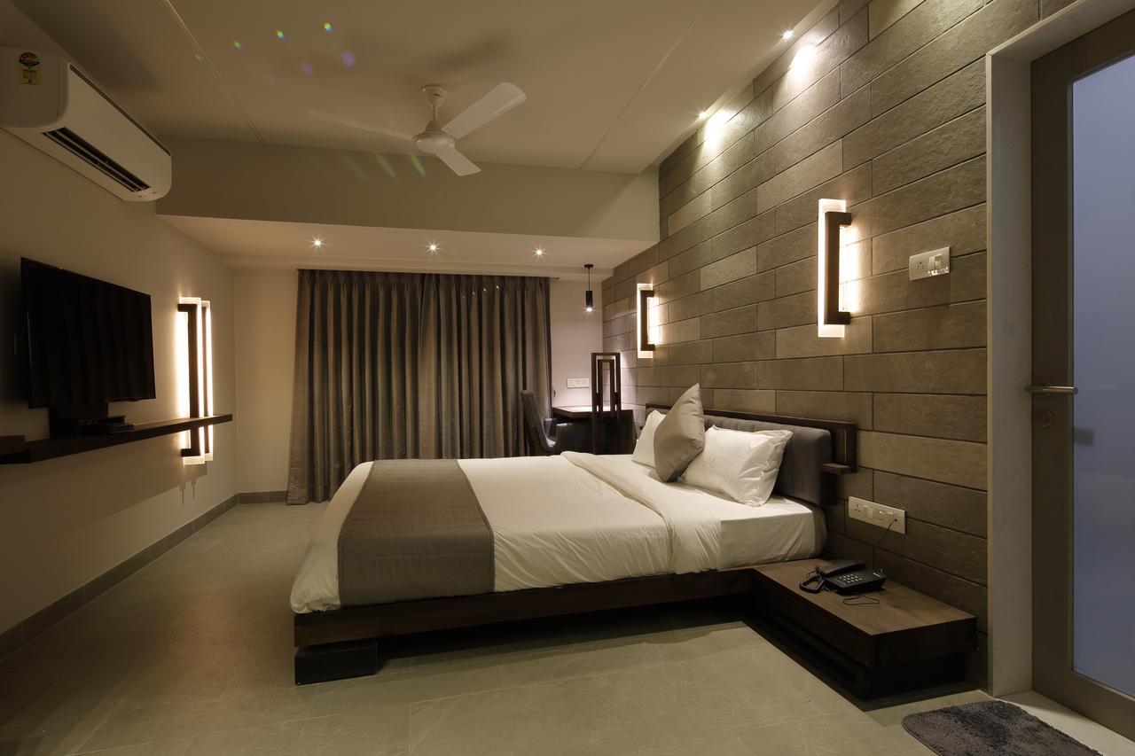 Hotel Carrefour Ahmedabad Exterior photo