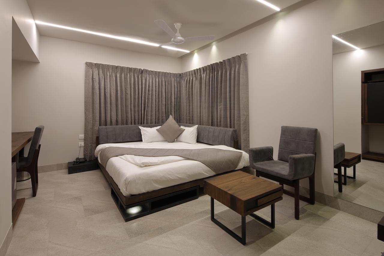 Hotel Carrefour Ahmedabad Exterior photo
