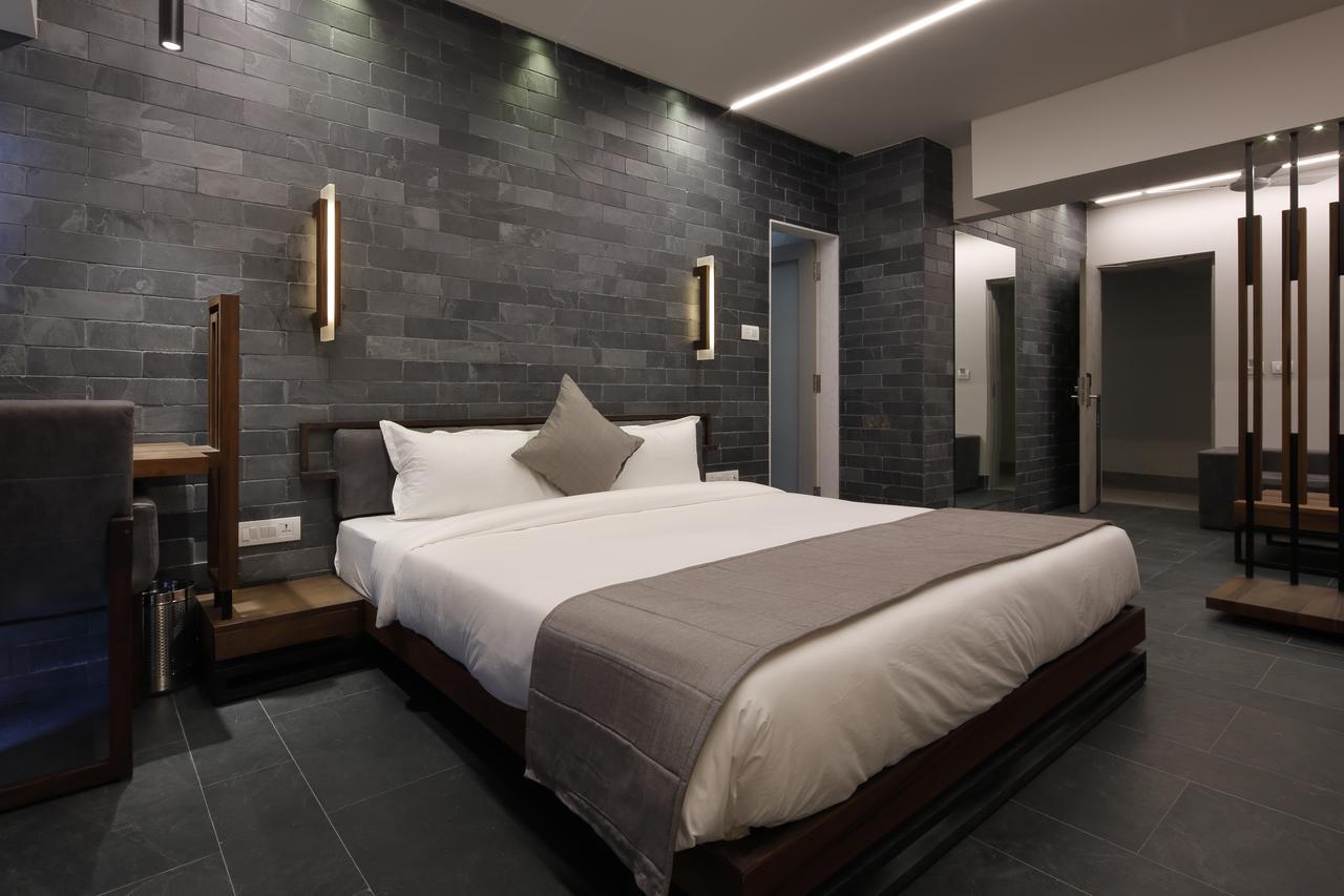 Hotel Carrefour Ahmedabad Exterior photo