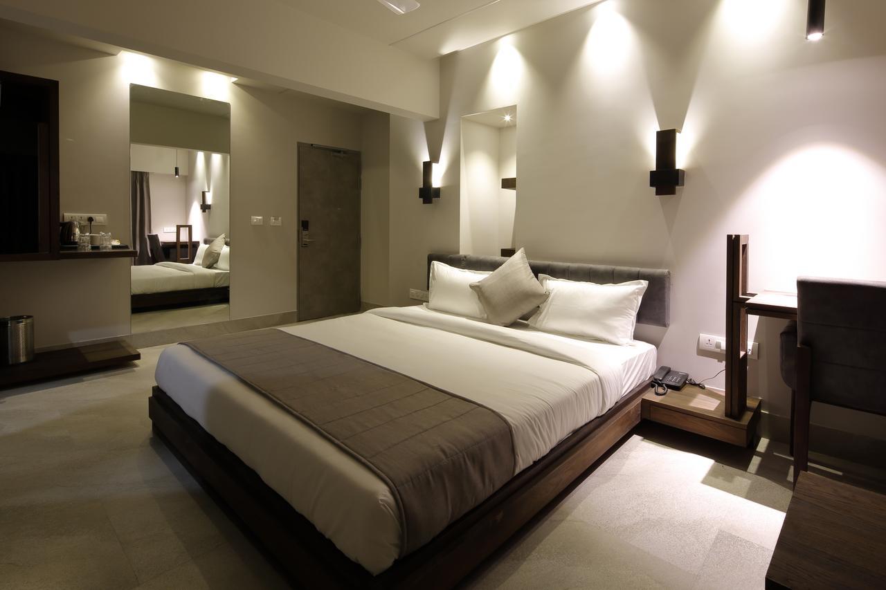 Hotel Carrefour Ahmedabad Exterior photo