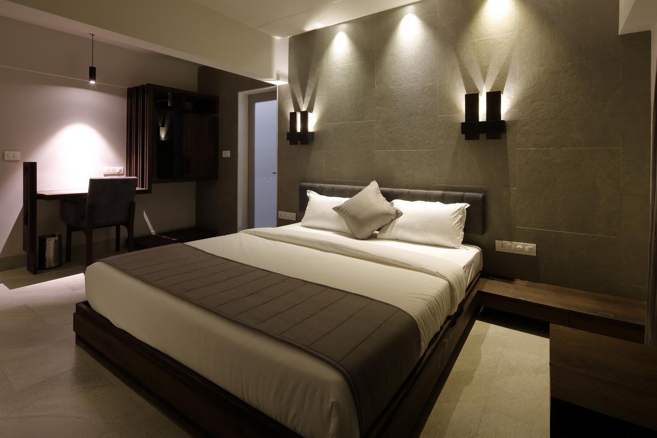 Hotel Carrefour Ahmedabad Exterior photo