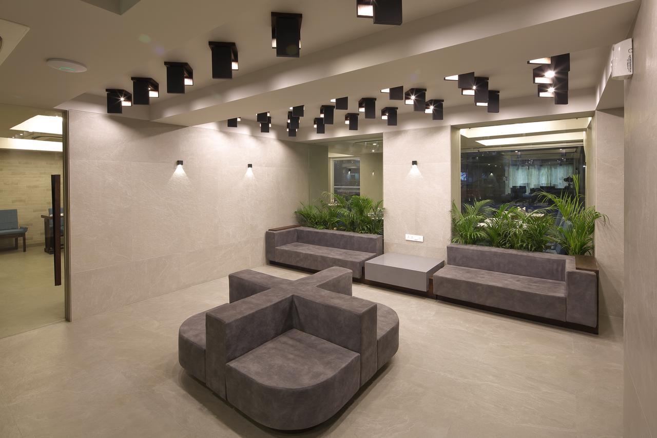 Hotel Carrefour Ahmedabad Exterior photo
