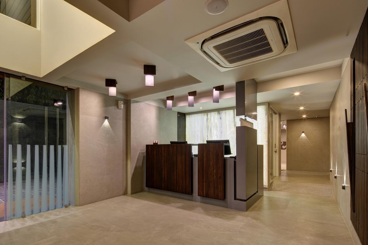 Hotel Carrefour Ahmedabad Exterior photo