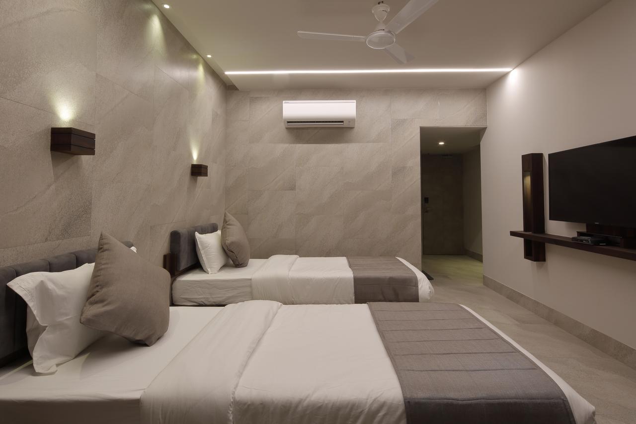 Hotel Carrefour Ahmedabad Exterior photo