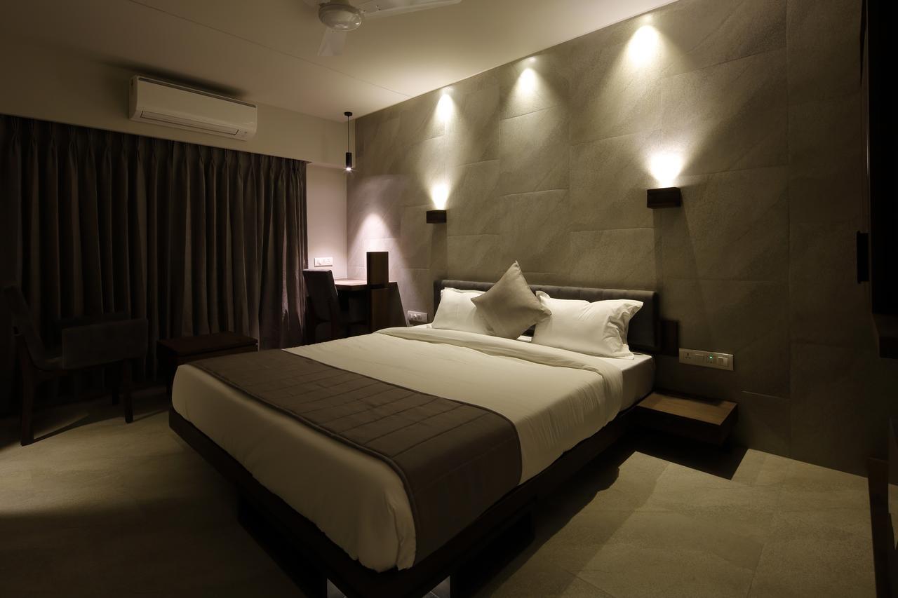 Hotel Carrefour Ahmedabad Exterior photo