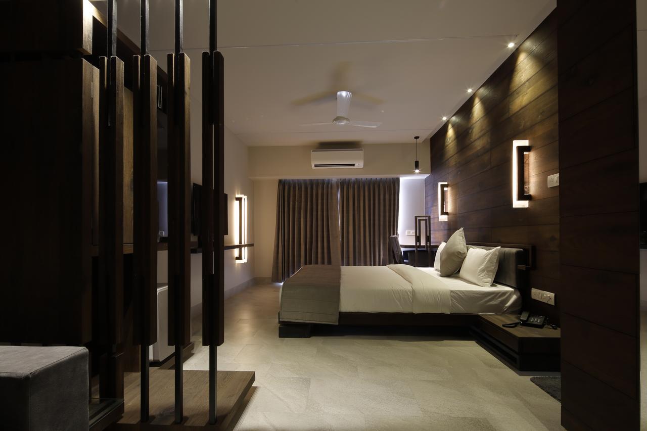 Hotel Carrefour Ahmedabad Exterior photo