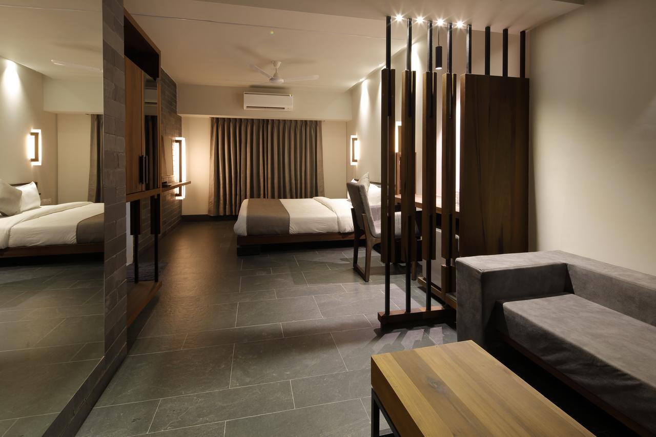 Hotel Carrefour Ahmedabad Exterior photo