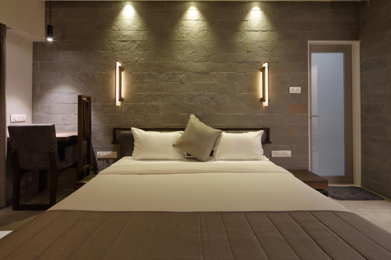 Hotel Carrefour Ahmedabad Exterior photo