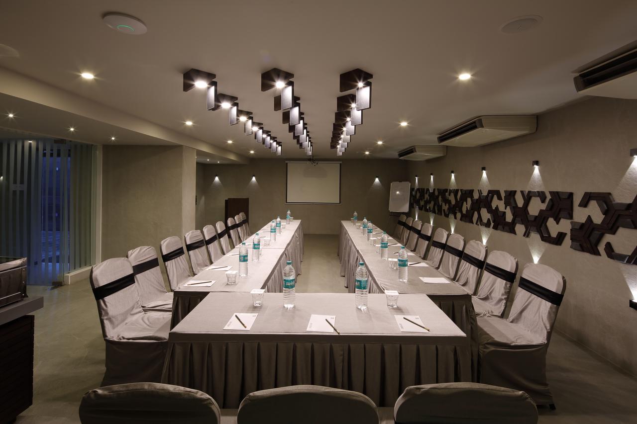 Hotel Carrefour Ahmedabad Exterior photo