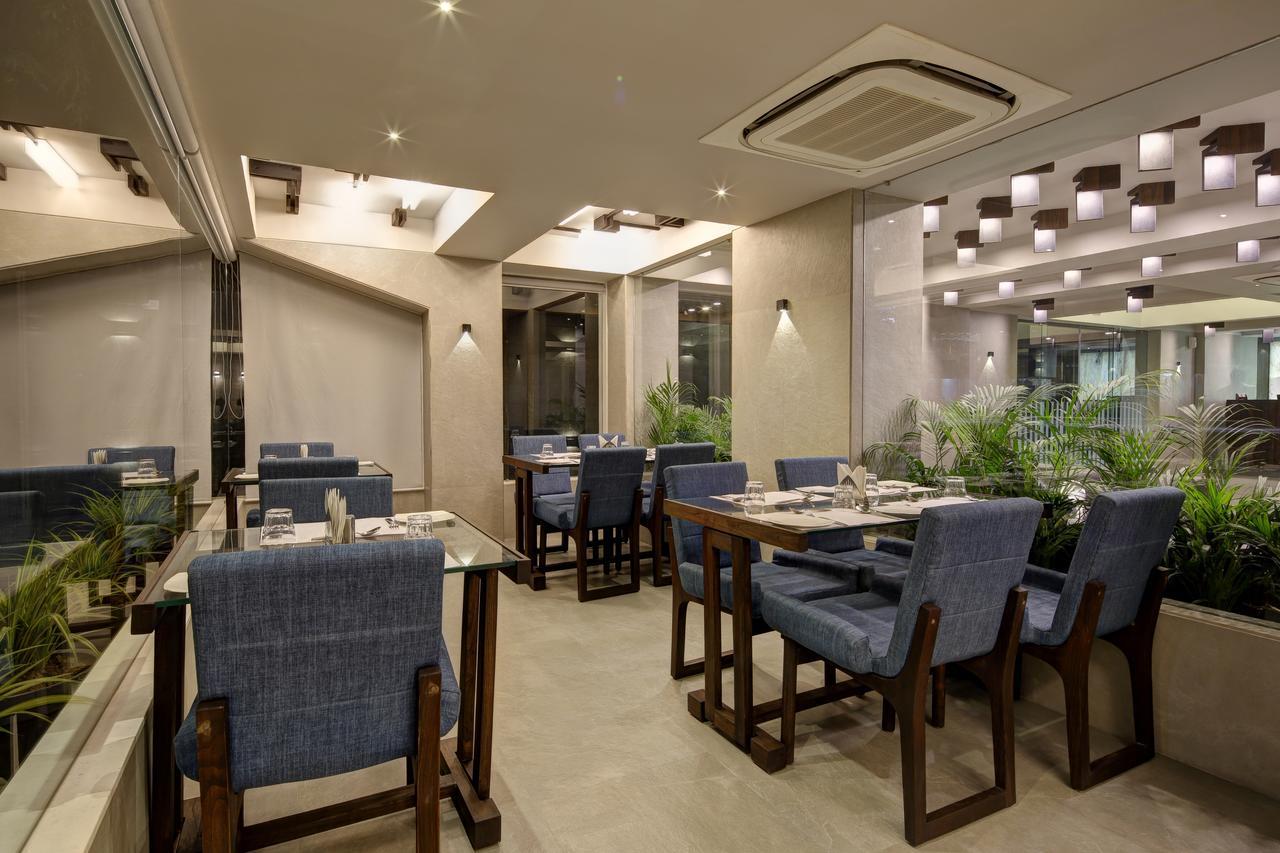 Hotel Carrefour Ahmedabad Exterior photo