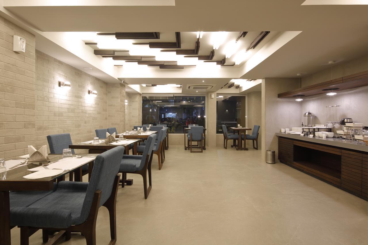 Hotel Carrefour Ahmedabad Exterior photo